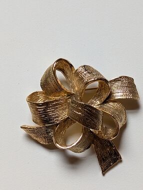 🌷 CLOSET CLEAN OUT SALE 🌷 Vtg Gold Tone Ribbon Bow Brooch